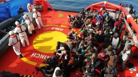 Una patera llegando a Espa&ntilde;a 