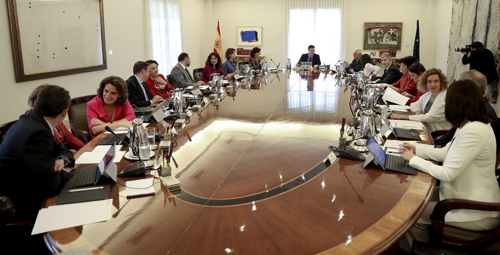 El Consejo de Ministros inicia este viernes el procedimiento para exhumar los restos de Franco El Consejo de Ministros inicia este viernes el procedimiento para exhumar los restos de Franco