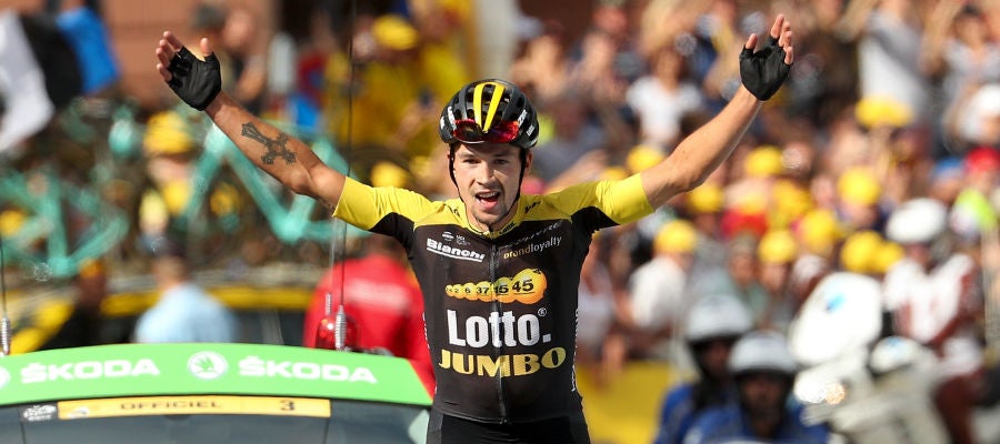 Roglic celebra su triunfo en el Tour Roglic celebra su triunfo en el Tour