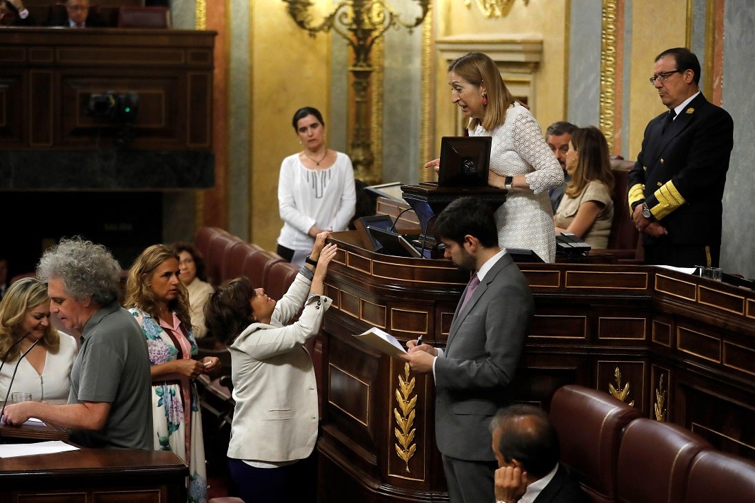 El Congreso rechaza el techo de gasto del Gobierno con la abstención de los socios de Pedro Sánchez El Congreso rechaza el techo de gasto del Gobierno con la abstención de los socios de Pedro Sánchez