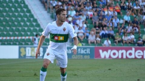 Iv&aacute;n Calero, en el partido ante el Peralada en el Mart&iacute;nez Valero