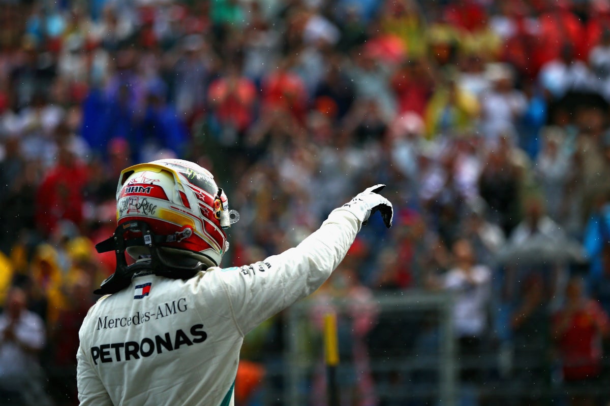Lewis Hamilton logra una pole pasada por agua en Hungría con Carlos Sainz quinto y Fernando Alonso undécimo Lewis Hamilton logra una pole pasada por agua en Hungría con Carlos Sainz quinto y Fernando Alonso undécimo