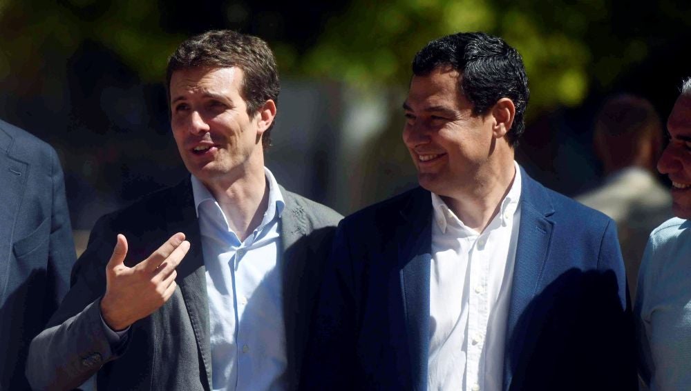 Pablo Casado en su visita a Córdoba junto al presidente del Partido Popular en Andalucía, Juanma Moreno
