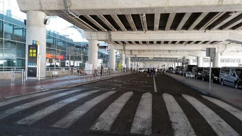 Para de taxi en el Aeropuerto Alicante-Elche en pleno paro indefinido del sector
