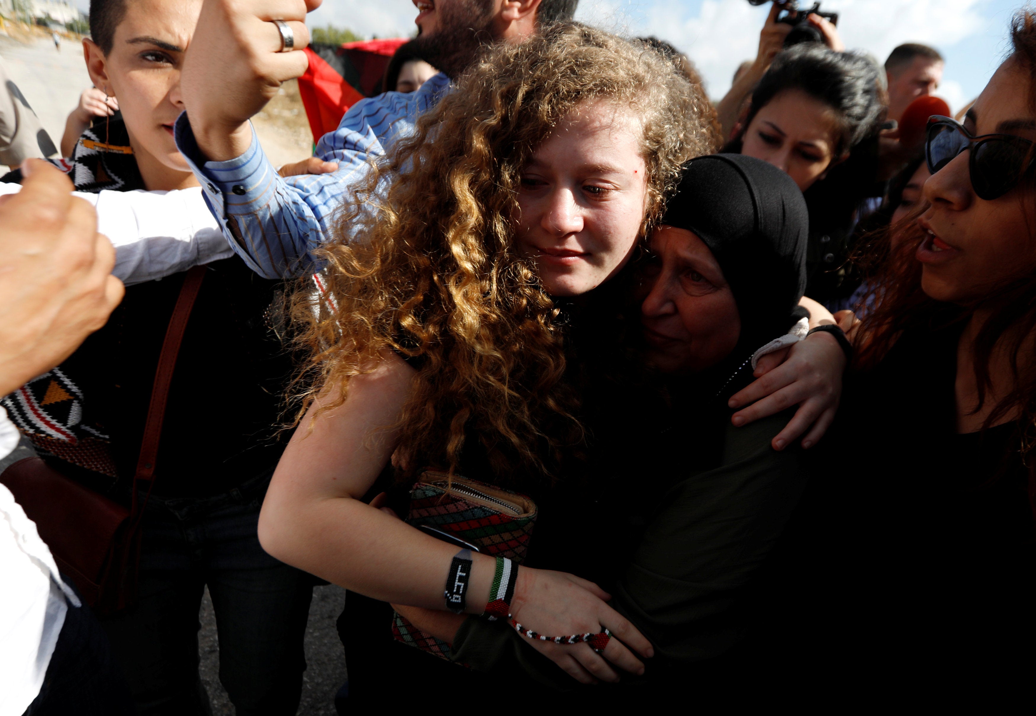 Sale de prisión, Ahed Tamimi, la adolescente palestina que abofeteó a un soldado israelí Sale de prisión, Ahed Tamimi, la adolescente palestina que abofeteó a un soldado israelí