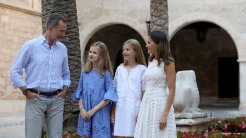 Posado en Palma de los reyes y sus hijas