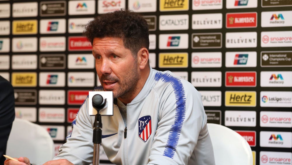 Simeone, sobre la derrota del Atlético ante el PSG: "El equipo rindió bien, los grandes y los jóvenes" Simeone, sobre la derrota del Atlético ante el PSG: "El equipo rindió bien, los grandes y los jóvenes"