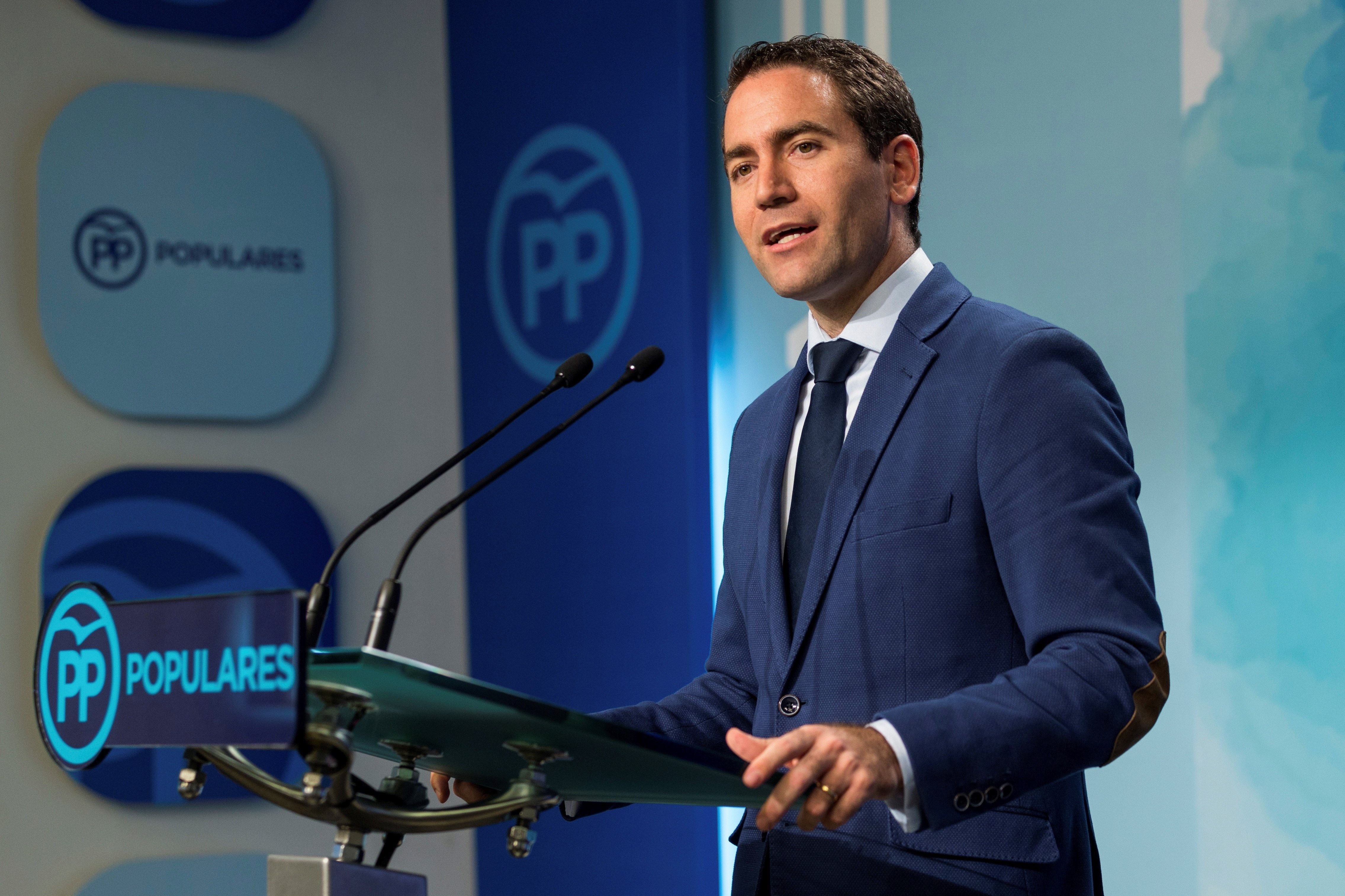 El PP afea a Pedro Sánchez que busque acuerdos bilaterales con Merkel sobre inmigración en vez de ir a la UE El PP afea a Pedro Sánchez que busque acuerdos bilaterales con Merkel sobre inmigración en vez de ir a la UE