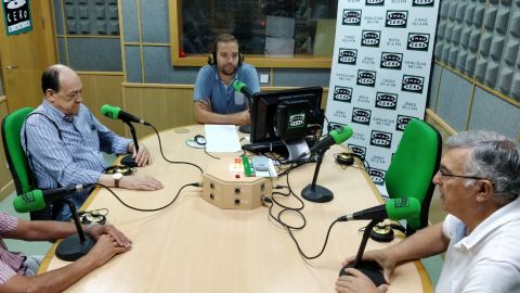 Hoy como cada lunes tenemos 'Tiempo de tertulia', debatiendo sobre los temas de actualidad que conciernen a nuestra ciudad. Tambi&eacute;n hablamos con Javier Santiago, gerente de Alea Consulting Estudio de Iluminaci&oacute;n. Javier nos cuenta en qu&eacute; consiste la labor que desarrollan y los proyectos que abarcan, que cubren las necesidades de todo tipo de clientes, desde grandes corporaciones hasta peque&ntilde;as empresas o particulares.