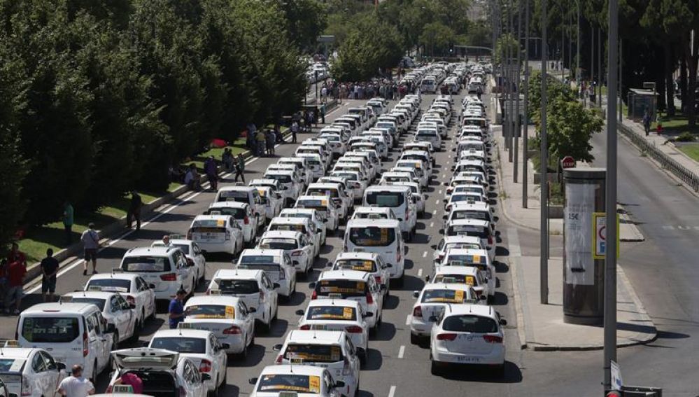 Los taxistas cordobeses pararán junto a los del resto de capitales andaluzas Los taxistas cordobeses pararán junto a los del resto de capitales andaluzas