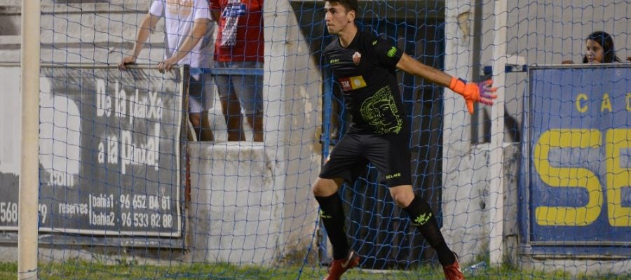 Unai Simón, bajo la portería de El Collao en su debut ante el Alcoyano Unai Simón, bajo la portería de El Collao en su debut ante el Alcoyano
