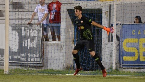 Unai Sim&oacute;n, bajo la porter&iacute;a de El Collao en su debut ante el Alcoyano