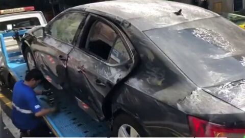 Coche de Cabify da&ntilde;ado por las agresiones de los taxistas