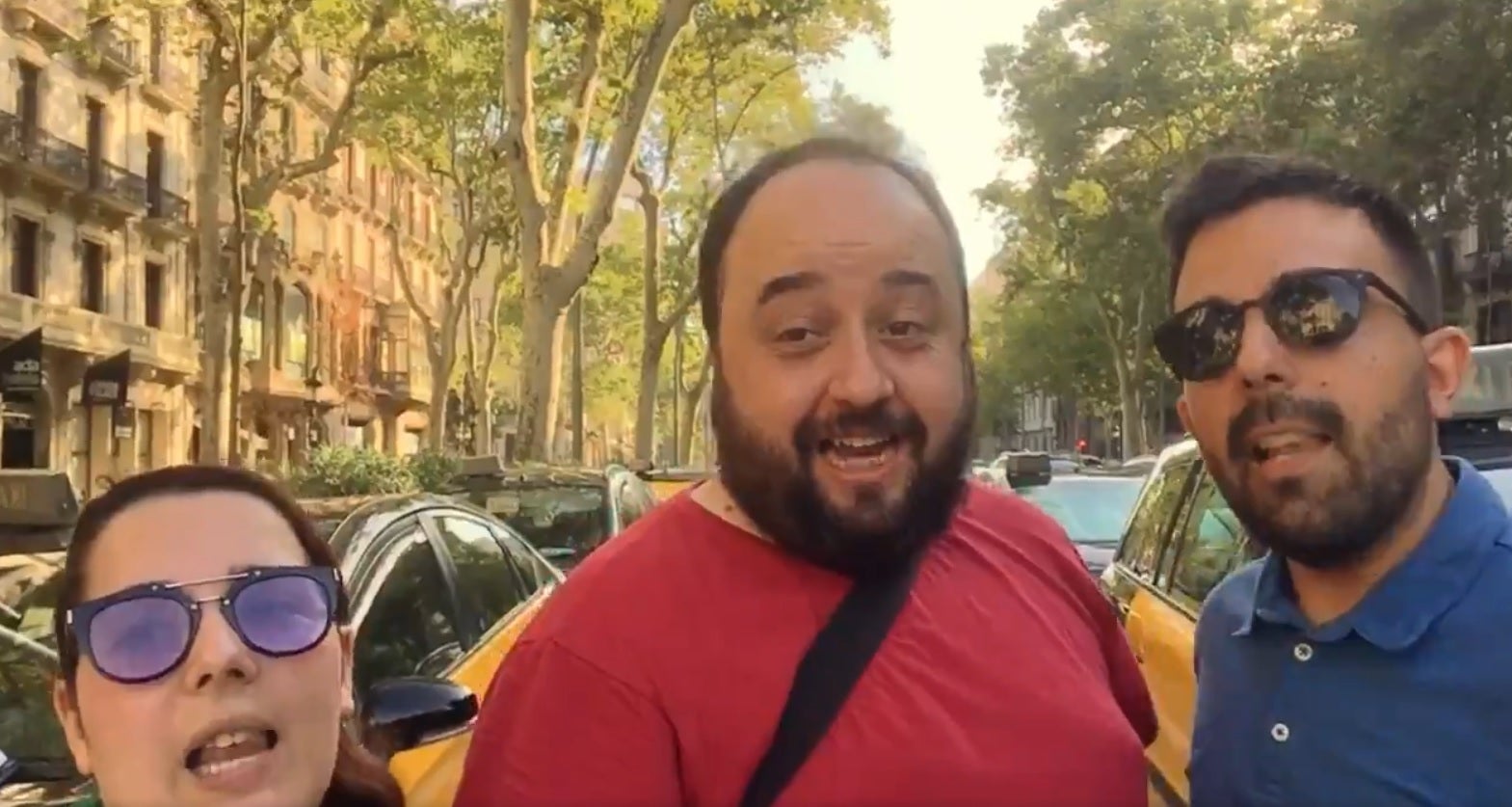 Recrean una escena de la película 'La La Land' aprovechando que miles de taxis están parados en Barcelona Recrean una escena de la película 'La La Land' aprovechando que miles de taxis están parados en Barcelona