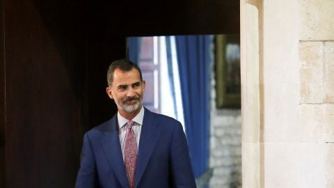 El rey Felipe VI durante la audiencia a la presidenta del Gobierno Balear .