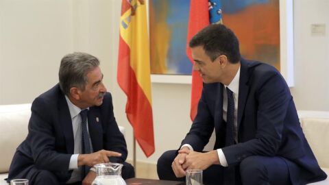 Miguel &Aacute;ngel Revilla con Pedro S&aacute;nchez en La Moncloa