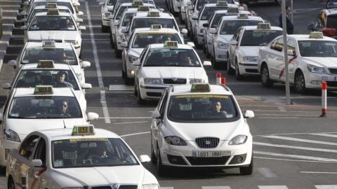 Noticias de la ma&ntilde;ana (31-07-18) Los taxistas contin&uacute;an la huelga a la espera de un nuevo gesto del Gobierno