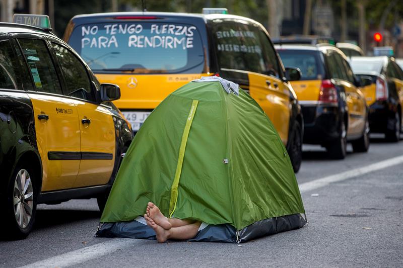 Los taxistas de Barcelona posponen por ahora la posible desconvocatoria de la huelga Los taxistas de Barcelona posponen por ahora la posible desconvocatoria de la huelga