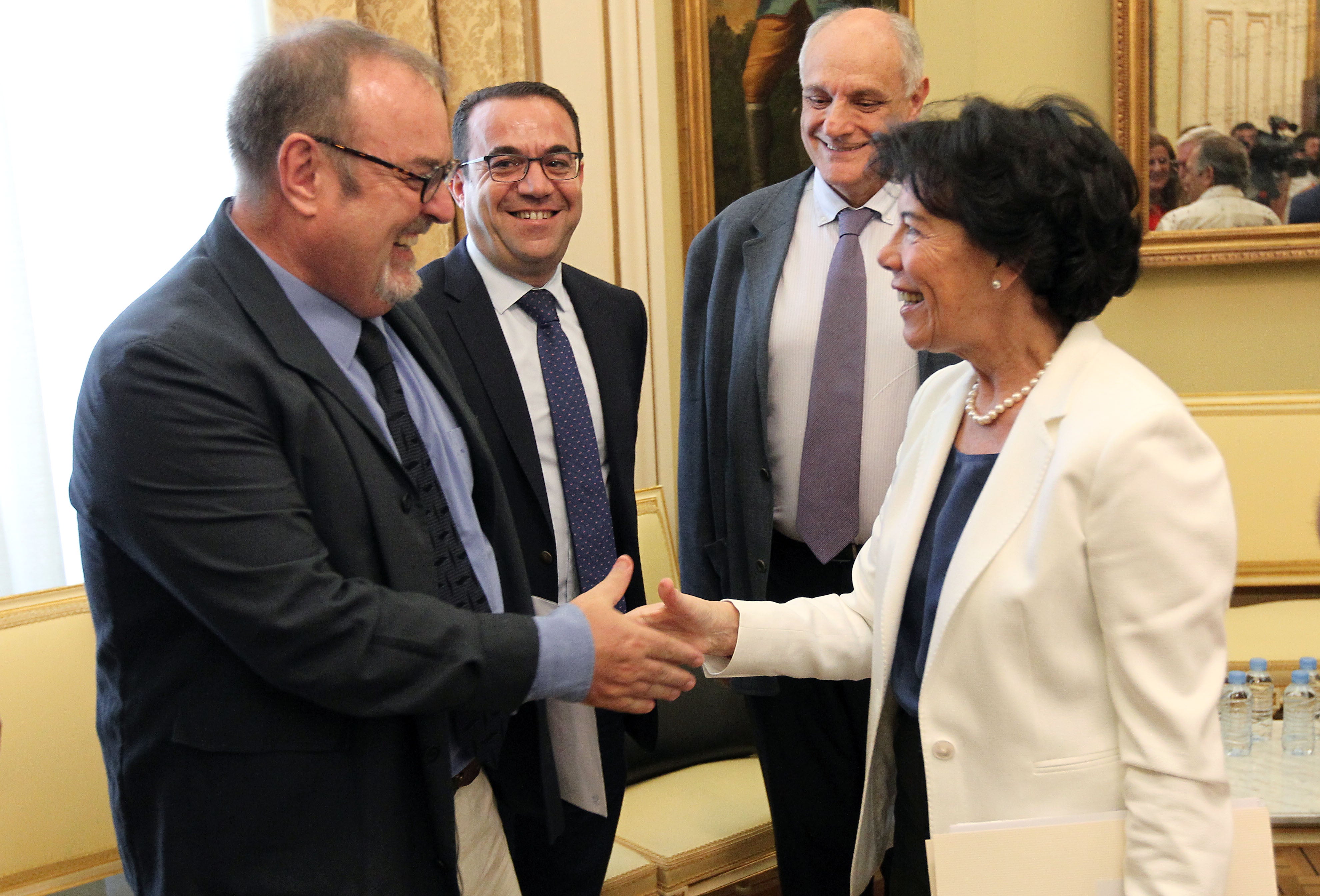 Rey se muestra contrario a que el Gobierno revierta recortes sin financiación Rey se muestra contrario a que el Gobierno revierta recortes sin financiación