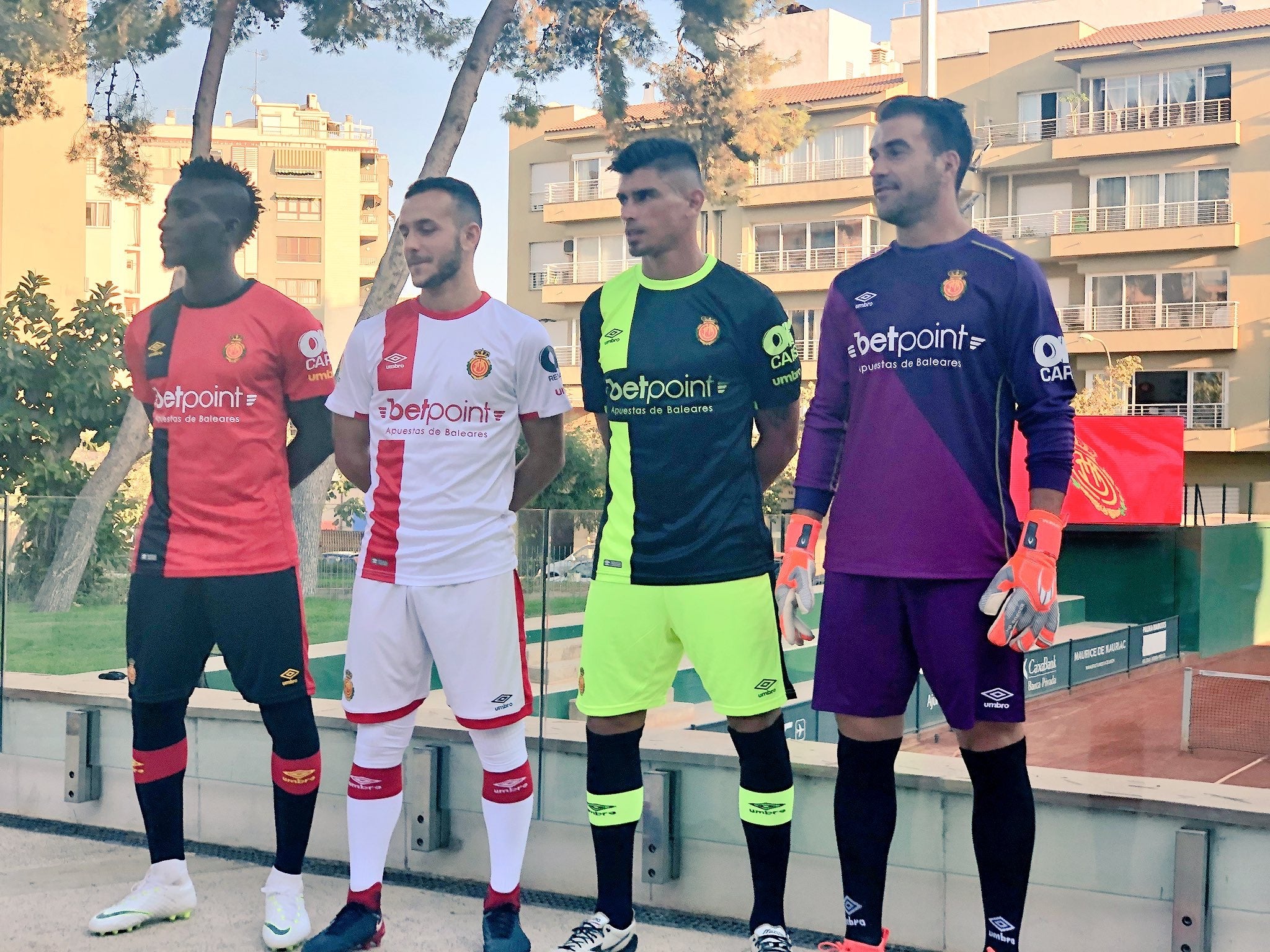 El Real Mallorca presenta su nueva equipación El Real Mallorca presenta su nueva equipación