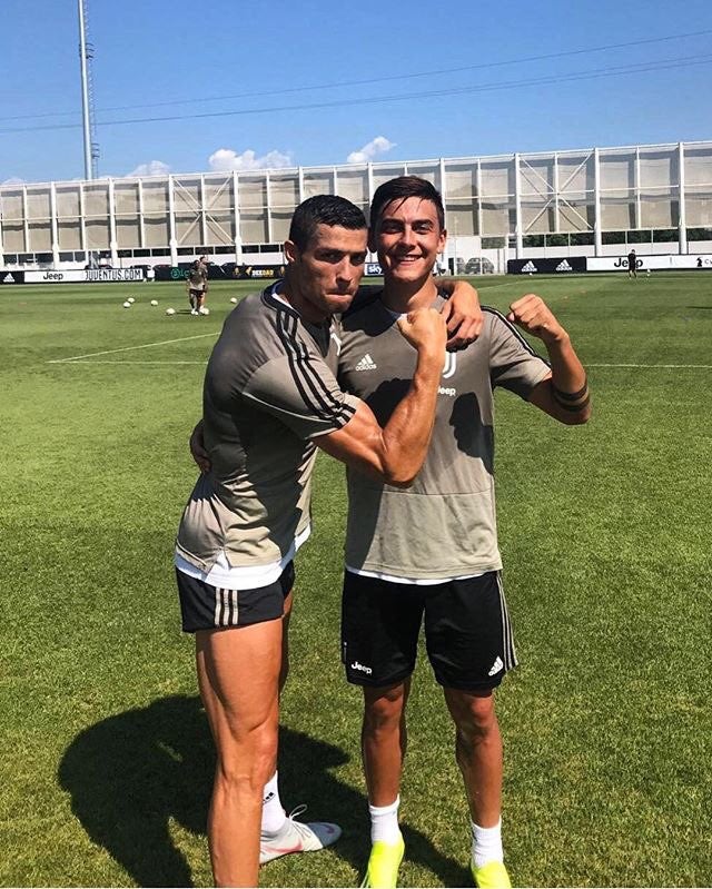 Cristiano Ronaldo saca músculo con la Juventus: "Dupla vencedora" Cristiano Ronaldo saca músculo con la Juventus: "Dupla vencedora"
