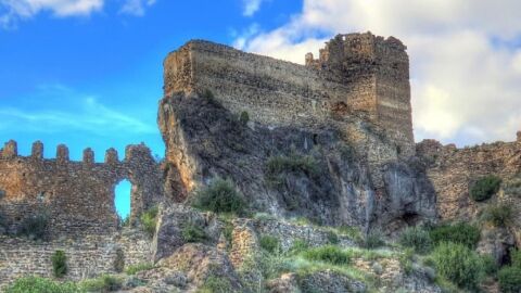 En el Castillo de Suera se han encontrado cer&aacute;micas del medievo