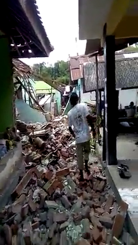 Los destrozos en algunas zonas de Lómbok tras el terremoto Los destrozos en algunas zonas de Lómbok tras el terremoto