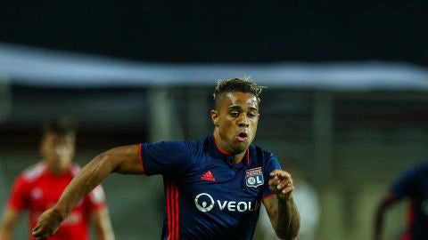 Mariano D&iacute;az en un partido con el Lyon