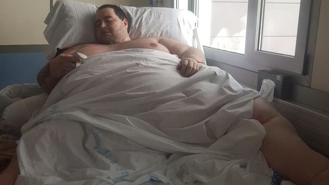 La familia del joven de más 350 kilos denuncia al Hospital de Manises y a la Conselleria de Sanidad La familia del joven de más 350 kilos denuncia al Hospital de Manises y a la Conselleria de Sanidad