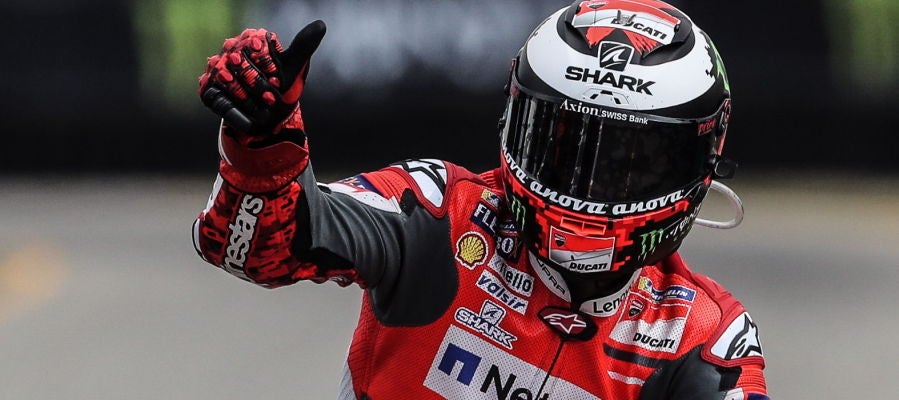 Jorge Lorenzo celebra la victoria Jorge Lorenzo celebra la victoria