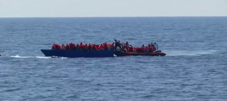 El buque 'Aquarius', con 141 inmigrantes a bordo, solicita un puerto para desembarcar El buque 'Aquarius', con 141 inmigrantes a bordo, solicita un puerto para desembarcar