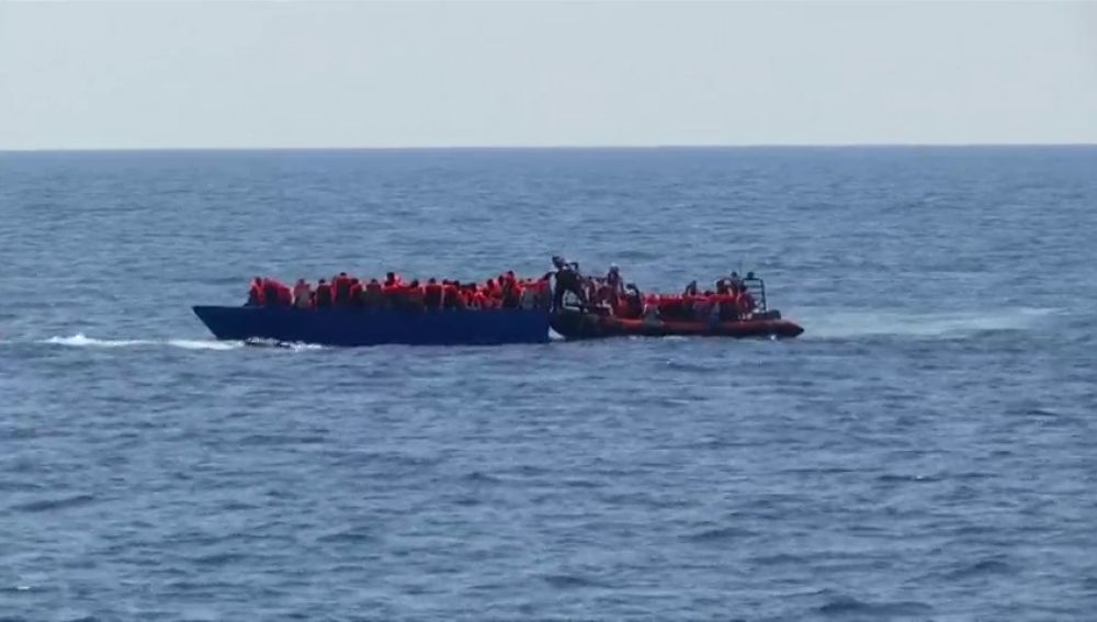 El buque 'Aquarius', con 141 inmigrantes a bordo, solicita un puerto para desembarcar