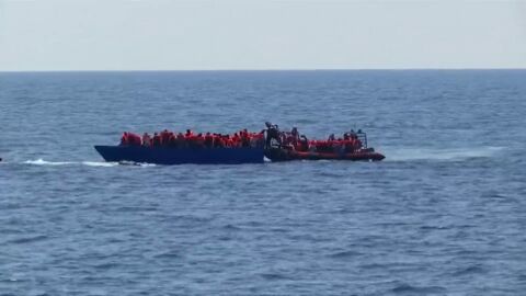 El buque 'Aquarius', con 141 inmigrantes a bordo, solicita un puerto para desembarcar