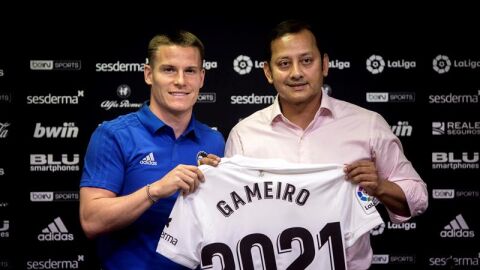 Kevin Gameiro en su presentaci&oacute;n con el Valencia 