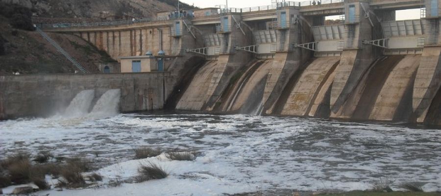 El Pantano del Vicario desembalsa má agua para incrementar el caudal ecológico del río El Pantano del Vicario desembalsa má agua para incrementar el caudal ecológico del río