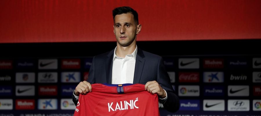 Kalinic en su presentación con el Atlético de Madrid Kalinic en su presentación con el Atlético de Madrid