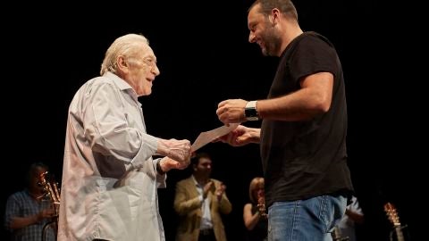 Entrega del premio a Francisco Mu&ntilde;oz Alba