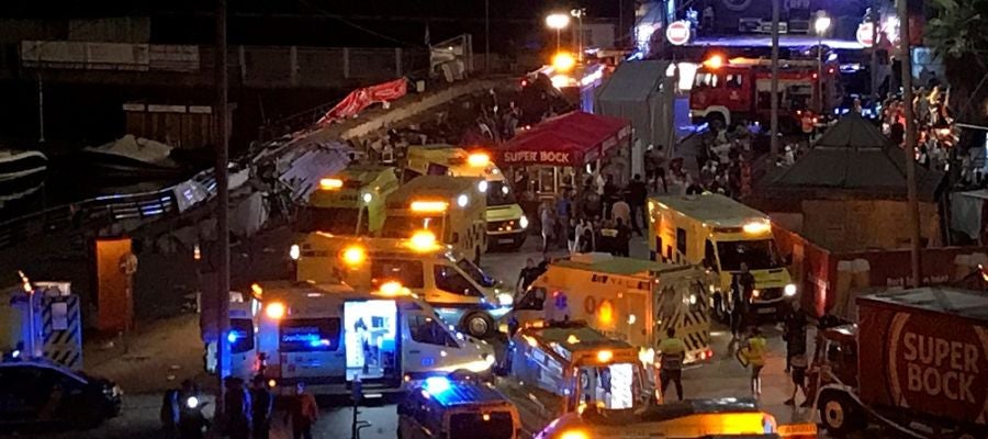 Ambulancias trasladadas al lugar del siniestro en el festival 'O Marisquiño' de Vigo Ambulancias trasladadas al lugar del siniestro en el festival 'O Marisquiño' de Vigo