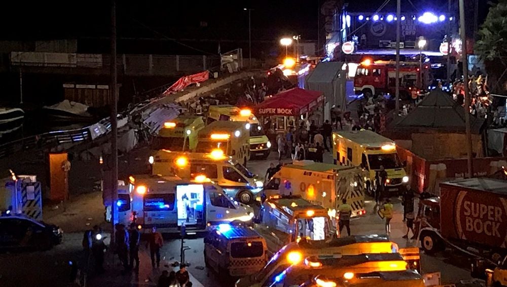 Ambulancias trasladadas al lugar del siniestro en el festival 'O Marisquiño' de Vigo
