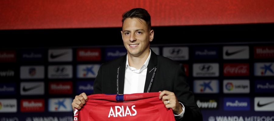 Presentación de Santiago Arias con el Atlético Presentación de Santiago Arias con el Atlético