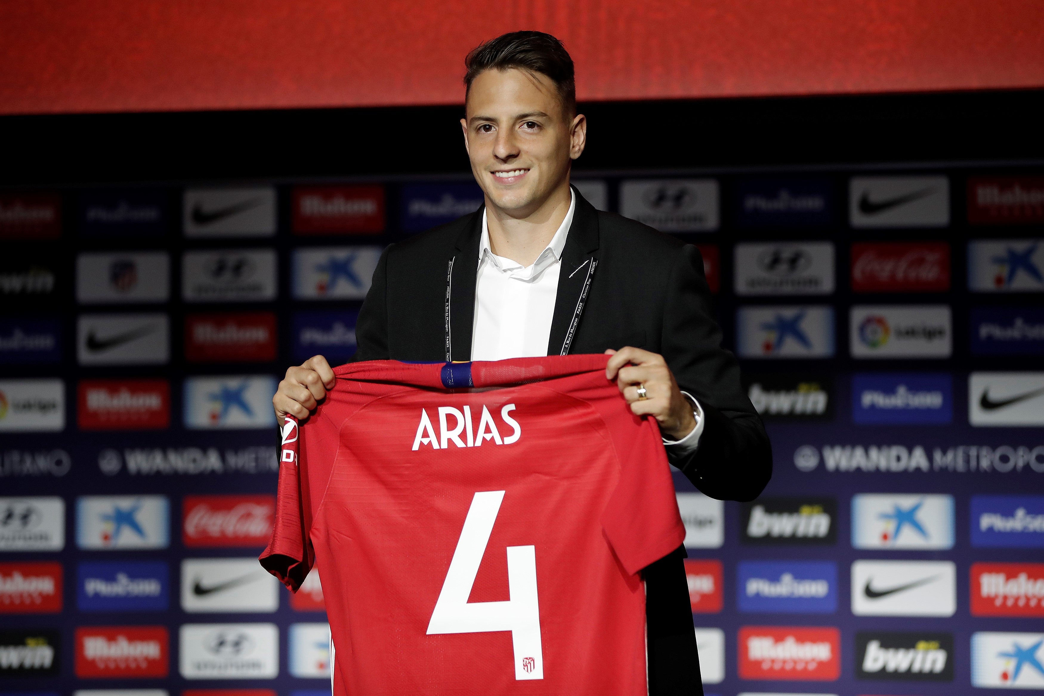 Santiago Arias: "Sé lo que quiero y a lo que vengo. Quiero triunfar en este gran equipo" Santiago Arias: "Sé lo que quiero y a lo que vengo. Quiero triunfar en este gran equipo"