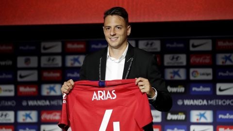 Presentaci&oacute;n de Santiago Arias con el Atl&eacute;tico