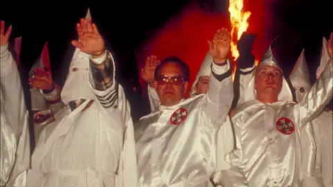 El libro secreto de los EEUU - Temporada 2 - Capítulo 12: El Ku Klux Klan El libro secreto de los EEUU - Temporada 2 - Capítulo 12: El Ku Klux Klan