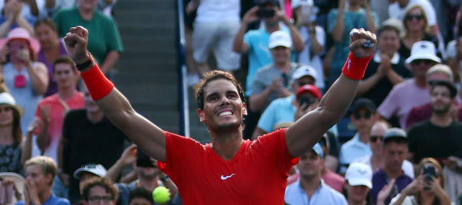 Rafa Nadal celebrando una victoria Rafa Nadal celebrando una victoria