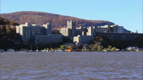 El libro secreto de los EEUU - Temporada 1 - Capítulo 8: La academia militar de West Point El libro secreto de los EEUU - Temporada 1 - Capítulo 8: La academia militar de West Point