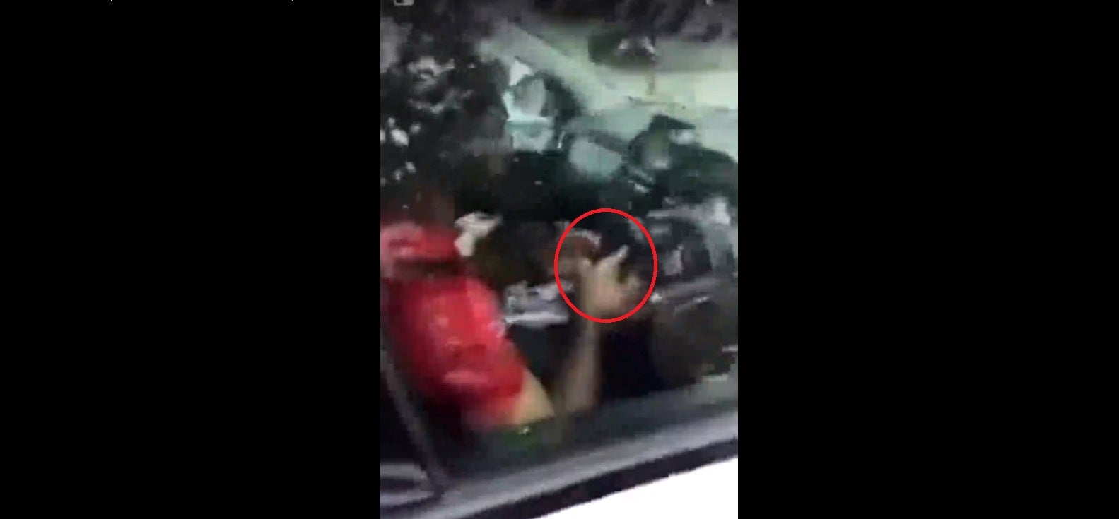El Liverpool denuncia a Salah por usar el móvil mientras conducía El Liverpool denuncia a Salah por usar el móvil mientras conducía