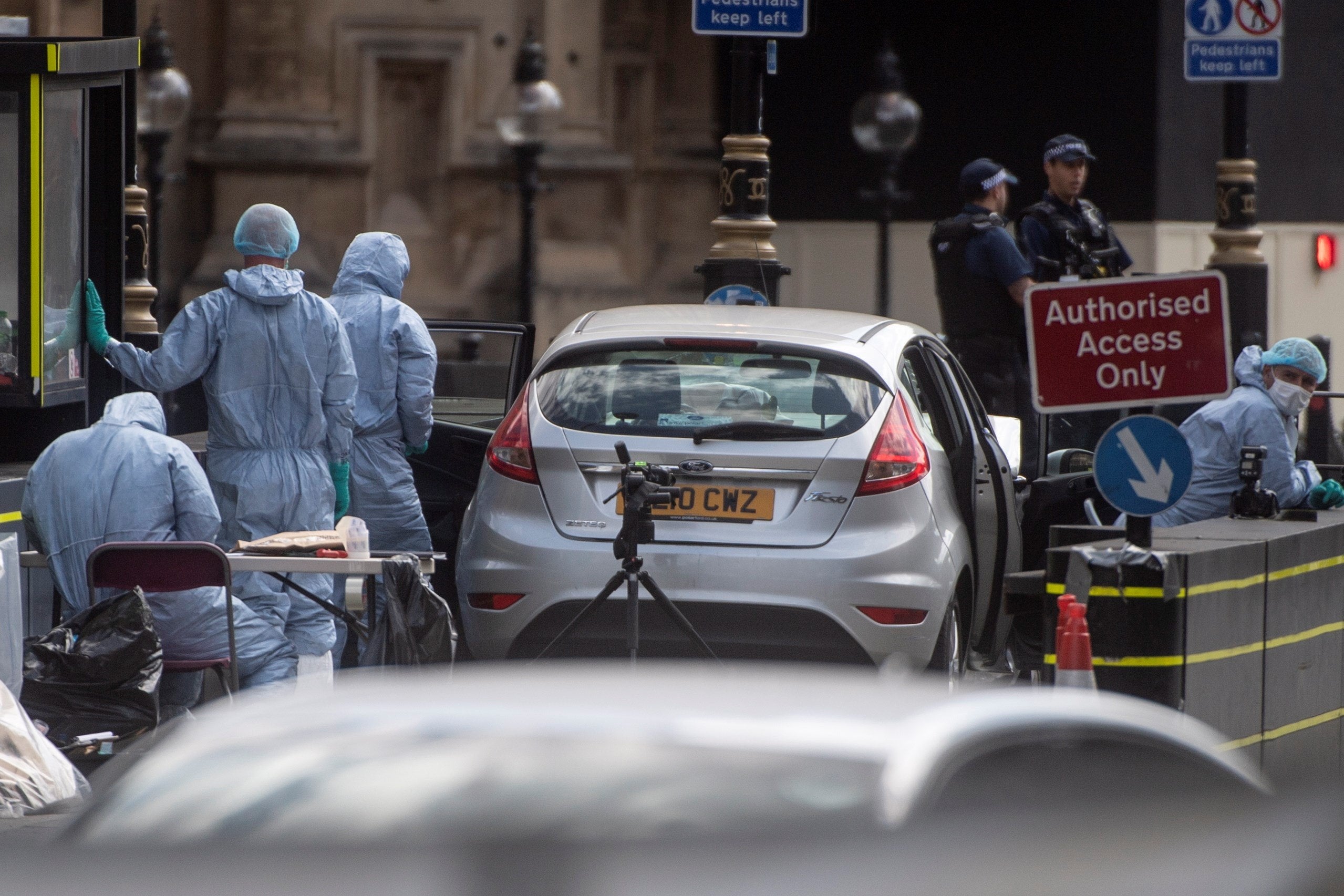 May urge a los británicos a permanecer "vigilantes" ante posibles atentados May urge a los británicos a permanecer "vigilantes" ante posibles atentados