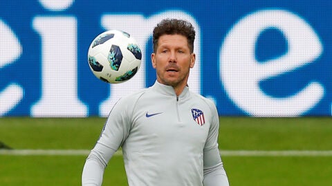 Simeone, durante el entrenamiento del Atl&eacute;tico de Madrid antes de la Supercopa de Europa