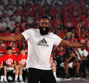 James Harden, en un acto publicitario James Harden, en un acto publicitario