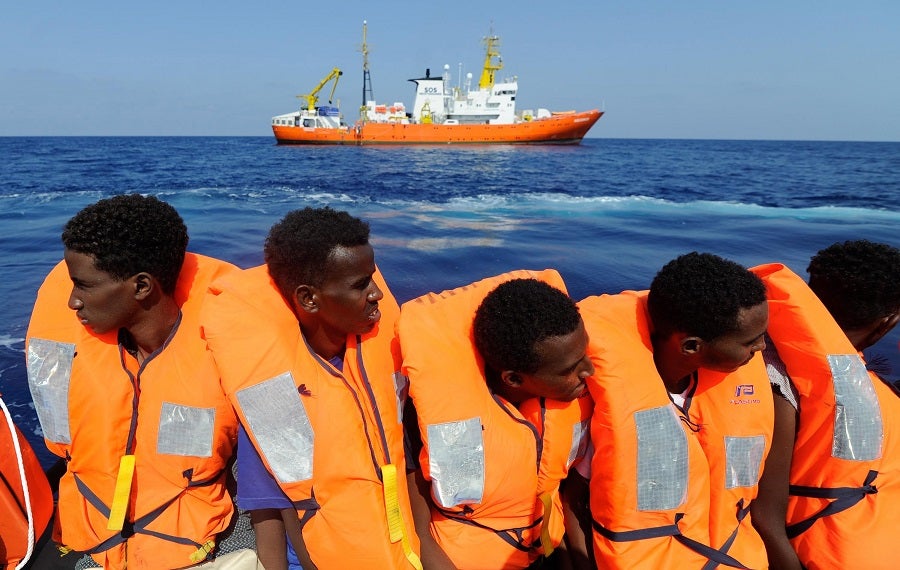 Ábalos: "Hay puertos más cercanos que España dispuestos a acoger al Aquarius" Ábalos: "Hay puertos más cercanos que España dispuestos a acoger al Aquarius"